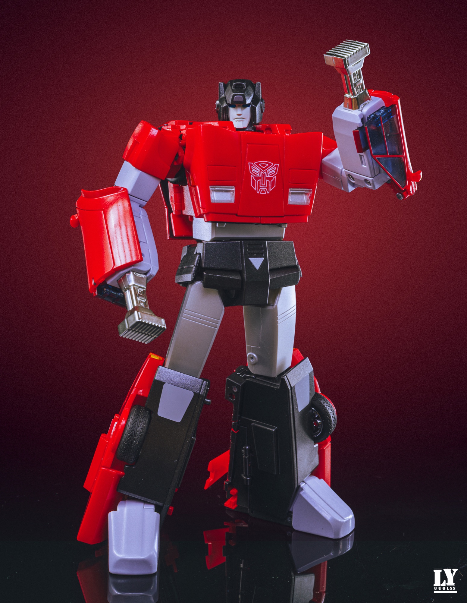 FM-05 横炮 Sideswipe 人形正面